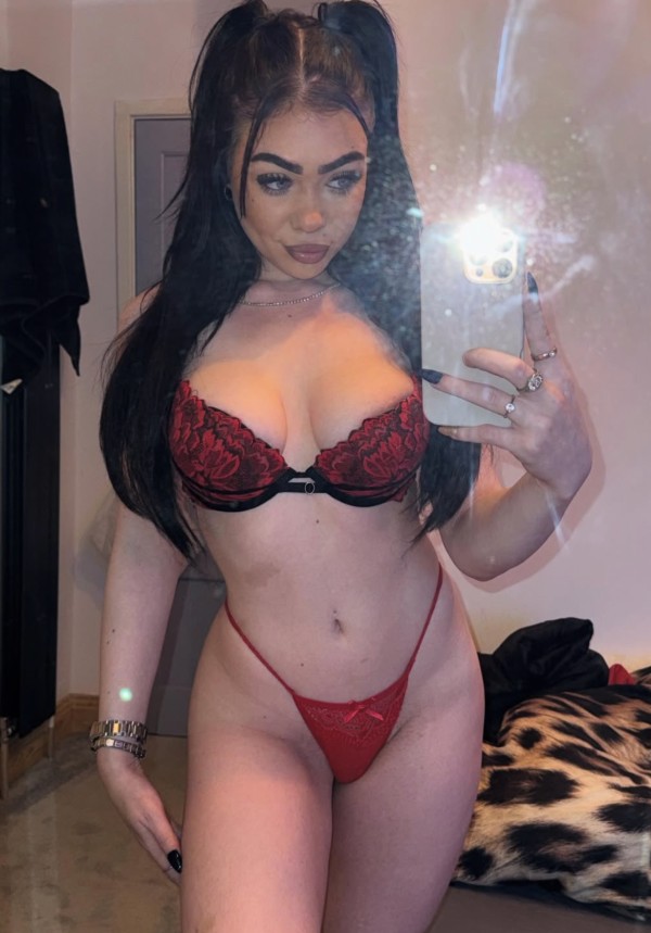 Linda muñeca real apasionada chupo a tope