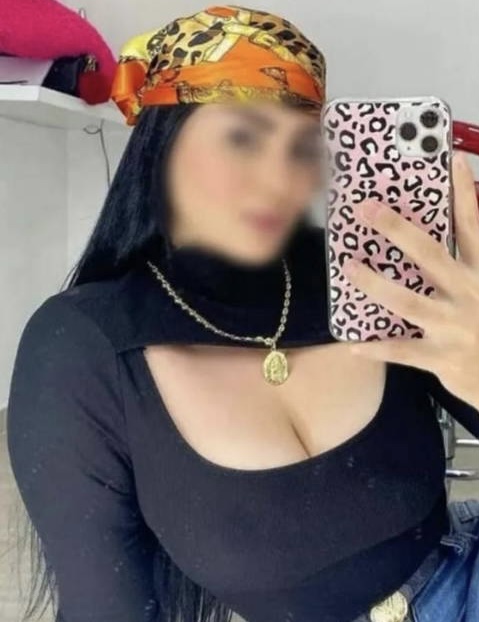 Novedad por primera vez española tetona