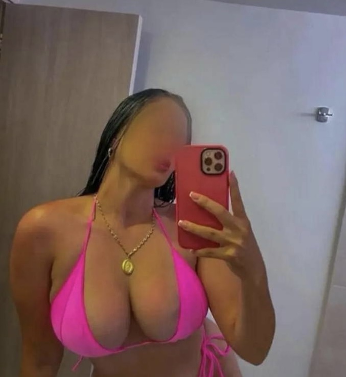 Novedad por primera vez española tetona