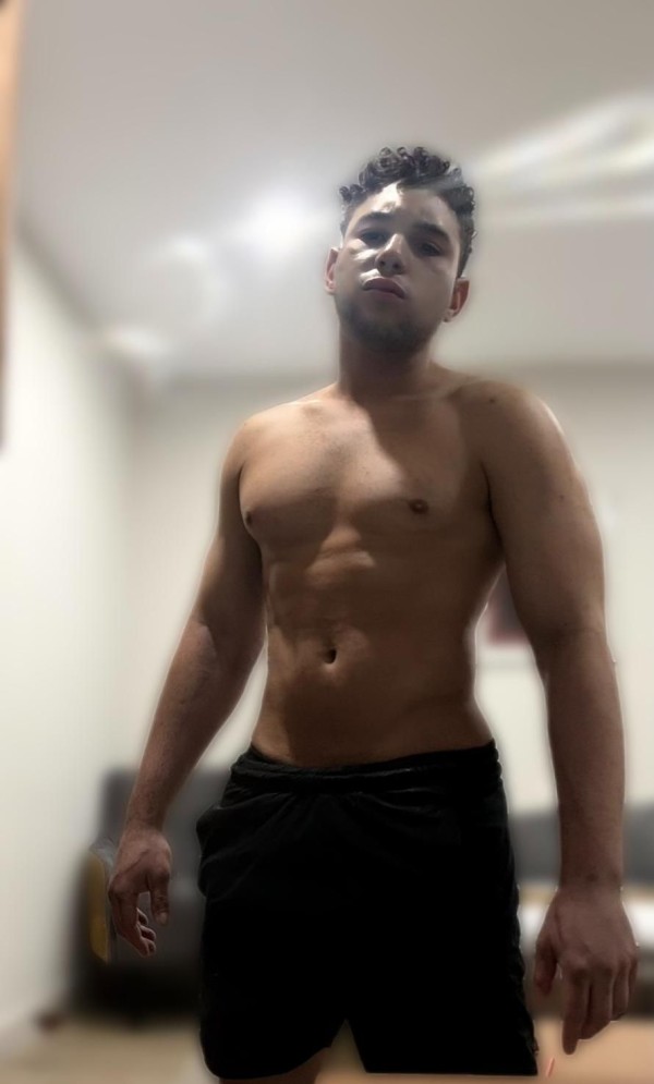 TÍO ACTIVO POLLON ROMPE OJETES ADICTIVO AL CULO