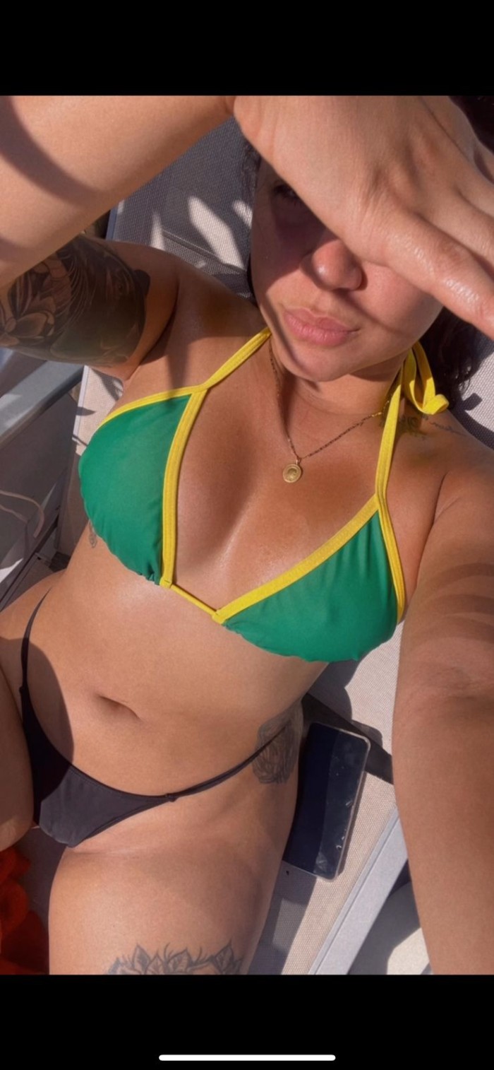 IMPLICADA ARDIENTE CACHONDA COMPLACIENTE