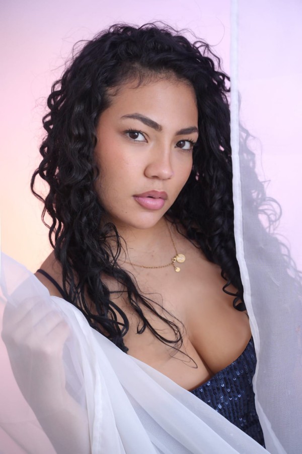 Soy Georgina muy complaciente