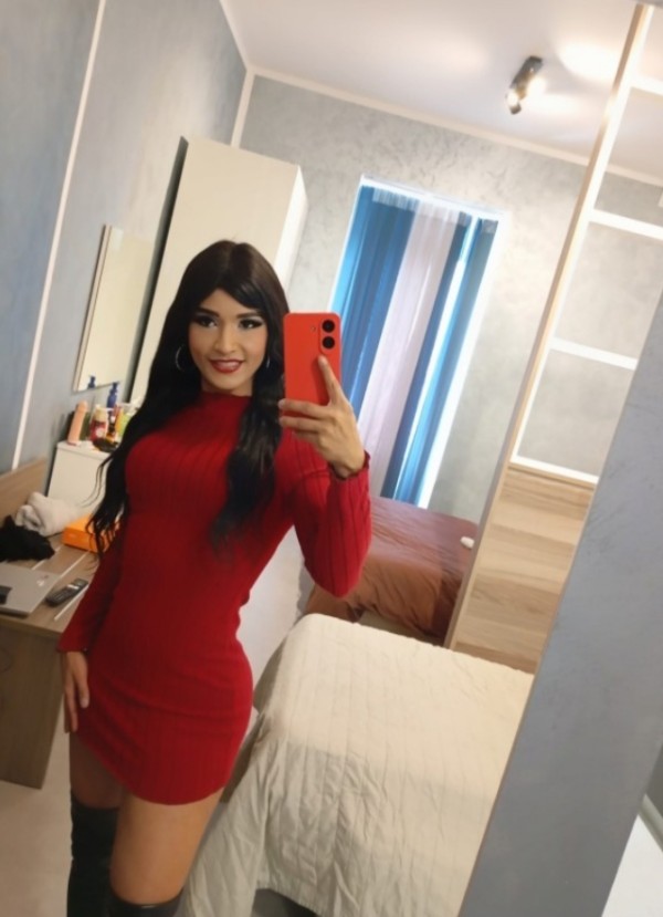 Novedad!! Hermosa morena muy cachonda