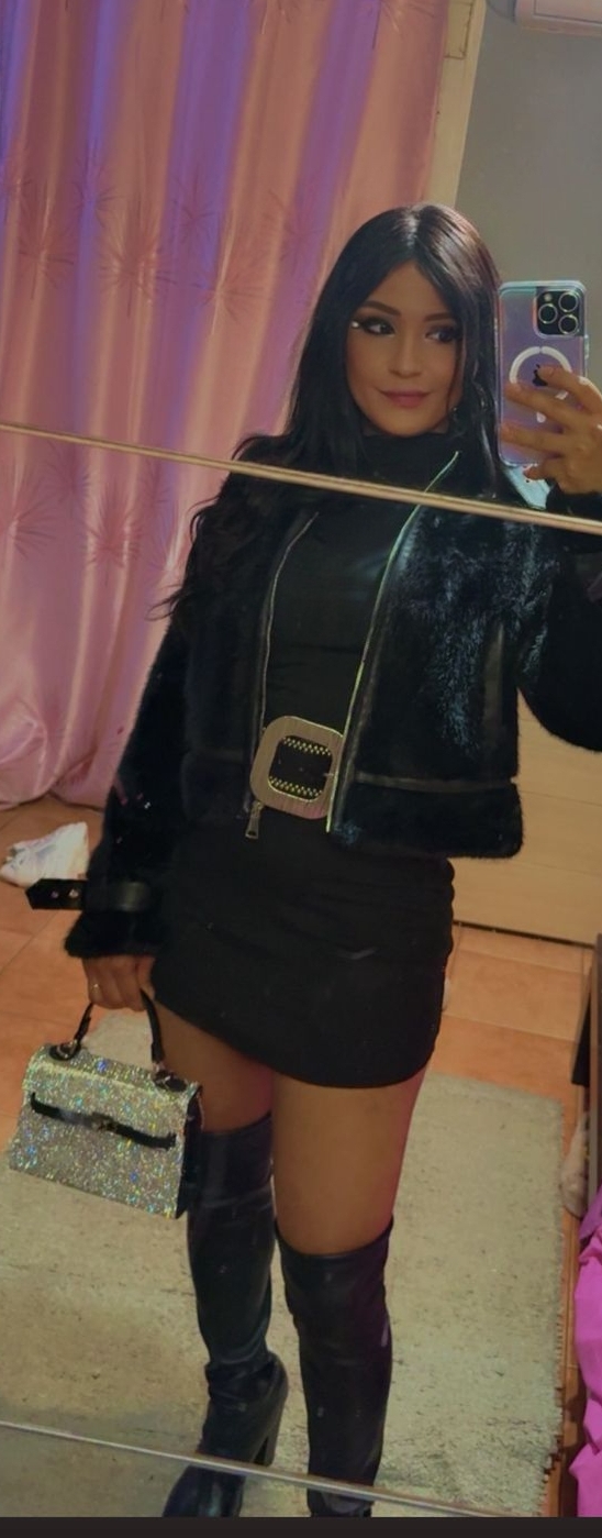 Novedad!! Hermosa morena muy cachonda