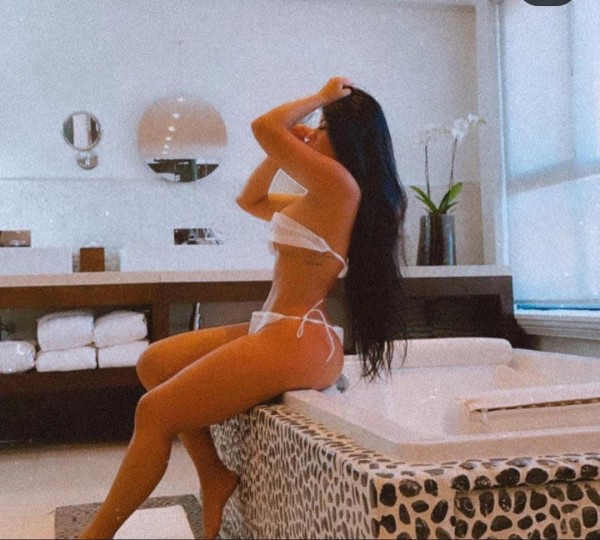 BELLA ATRACTIVA ARDIENTE FIESTERA