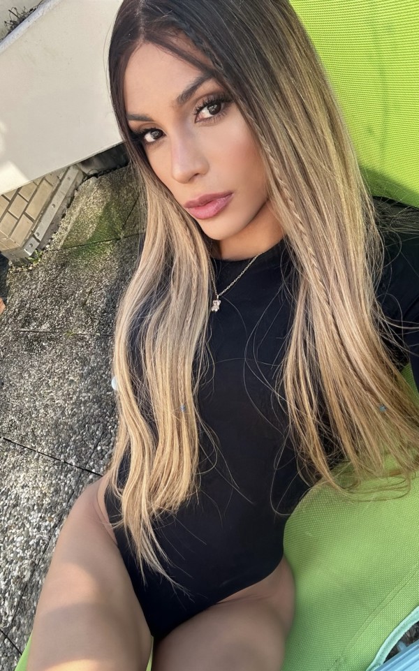 NATASHA HERMOSA COLOMBIANA