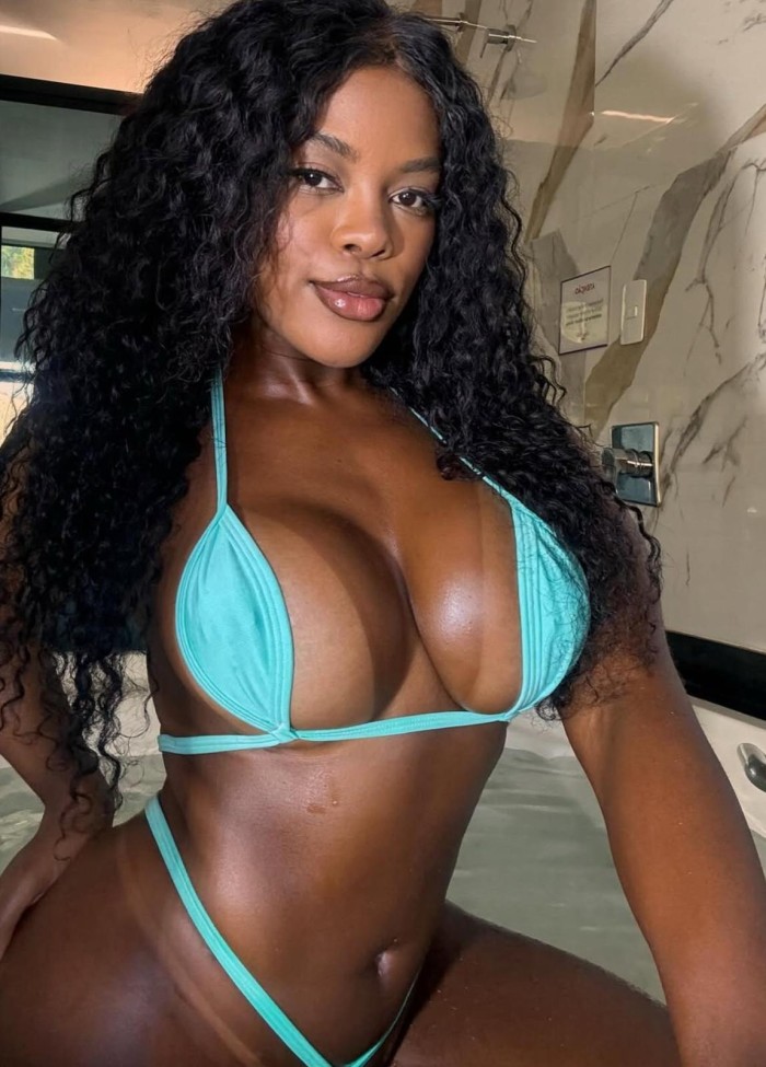 HERMOSA BRASILEÑA MUY JUGUETONA Y MUY FESTEIRA – EL JACA CAPITAL