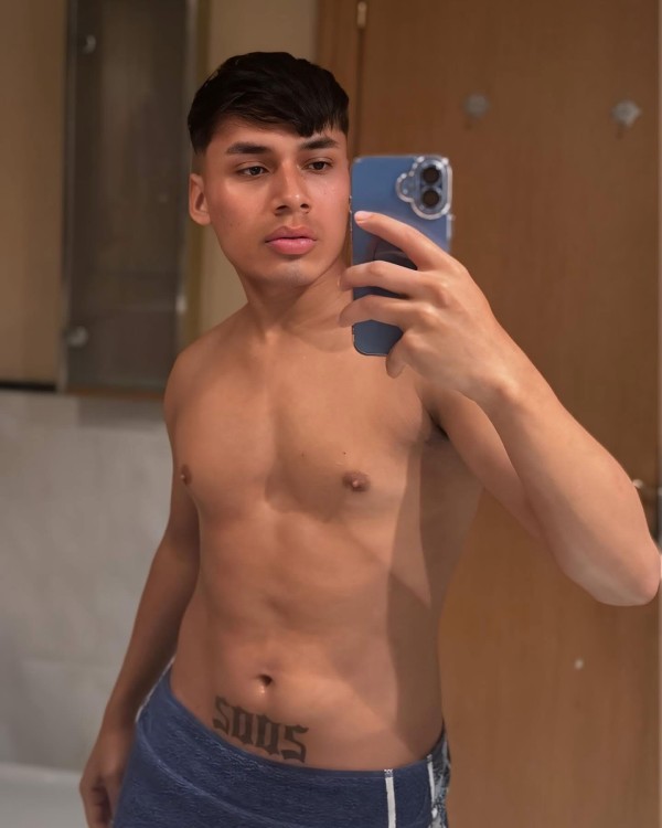 Joven Paraguayo 22 años FIESTERO , VERSÁTIL POLLÓN