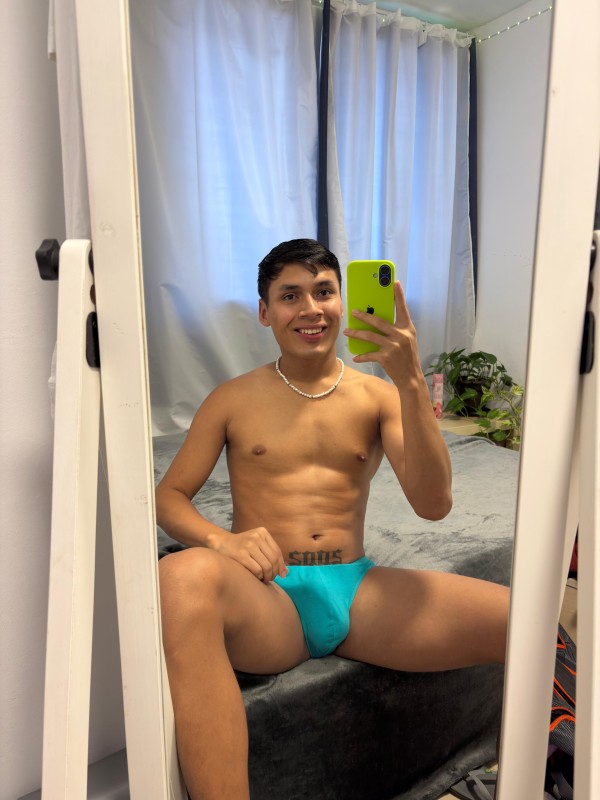 Joven Paraguayo 22 años FIESTERO , VERSÁTIL POLLÓN