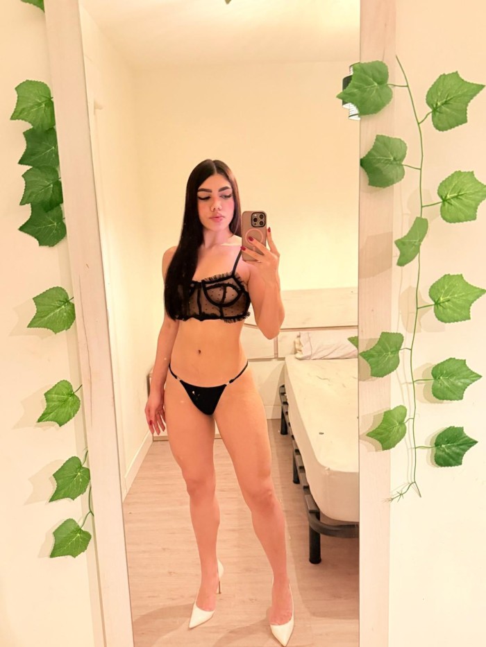 Primera vez en tu ciudad colegiala cachonda