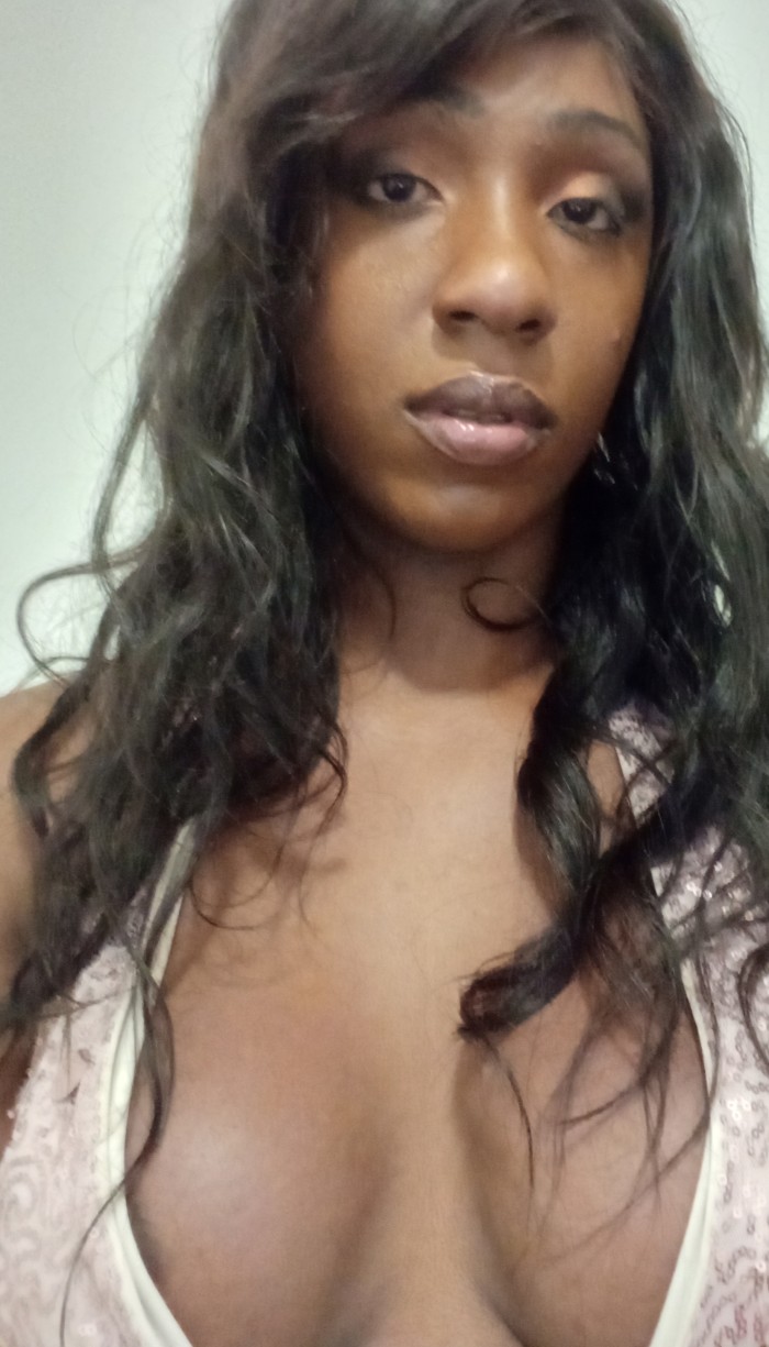 Ola soy gleicy una trans wapa y femenina