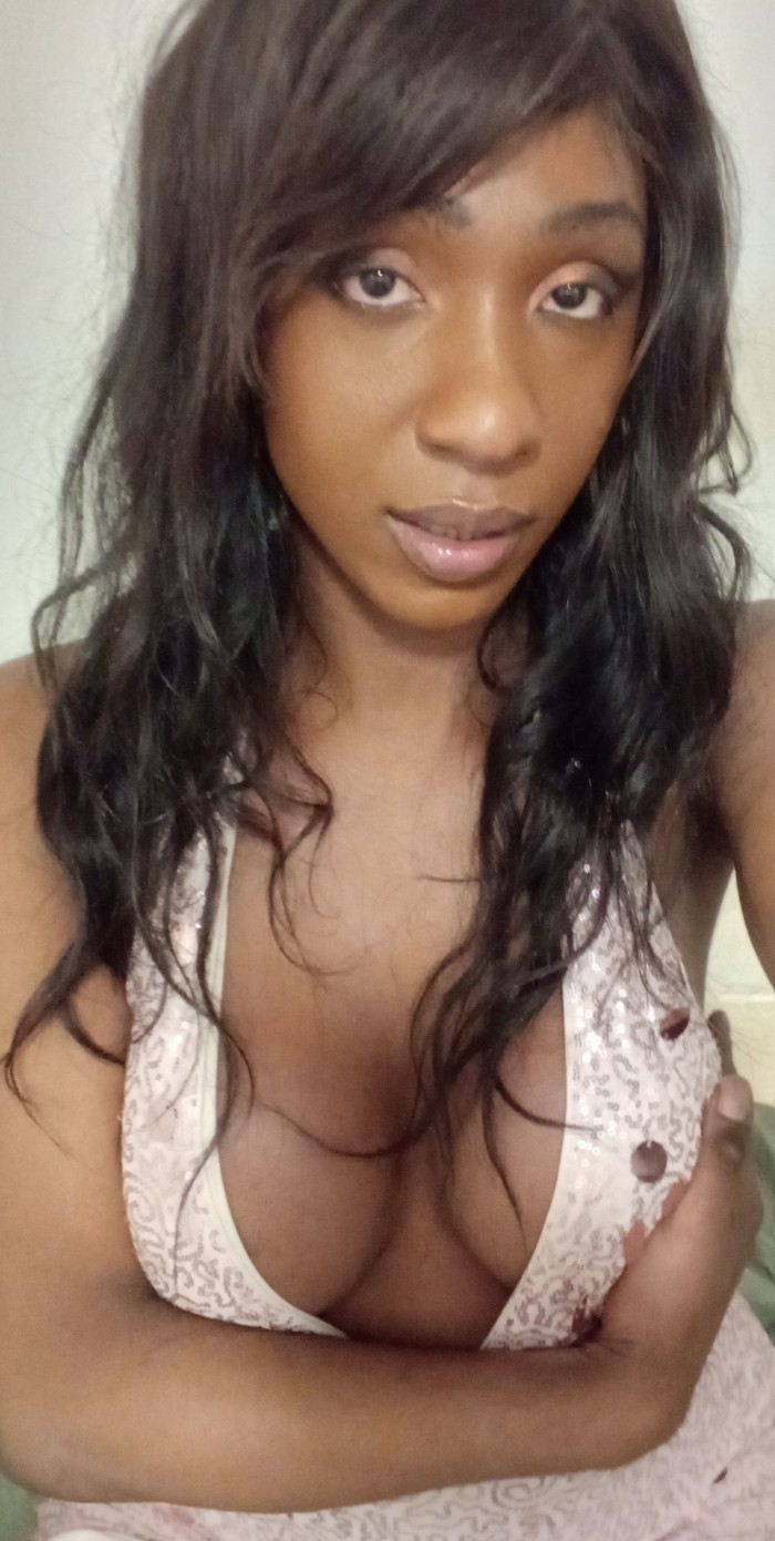 Ola soy gleicy una trans wapa y femenina