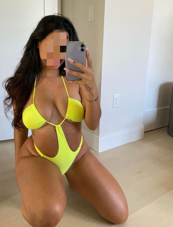 VANESSA RECIÉN LLEGADA TE LA COMO ENTERA