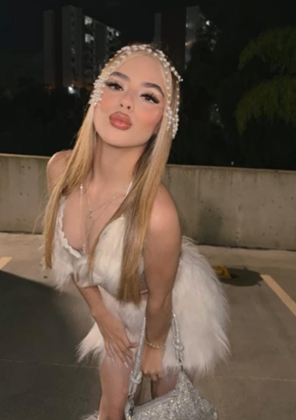 jovencita apasionada mamada profunda sexo guarro piso solo