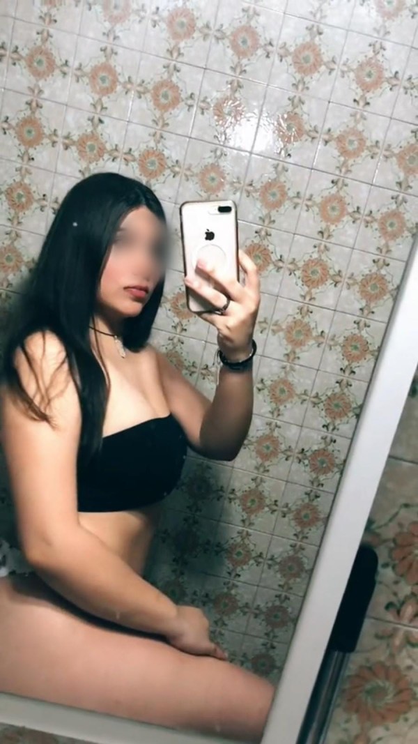 Daniela sexy y morbosa cachonda en Almuñécar