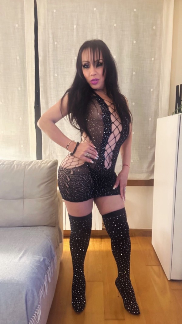 CERDA VICIOSA EXPERTA COMIENDO POLLA A PELO