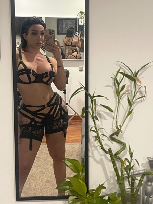 Jhoselyn latina xxl Curvilínea