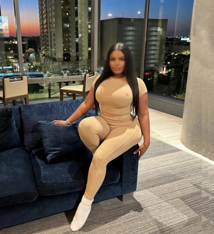 Negra con Tetas naturales y  para comerlas