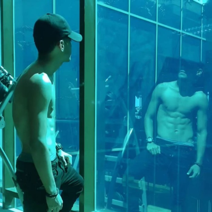 Cara de niño con miembro de hombre