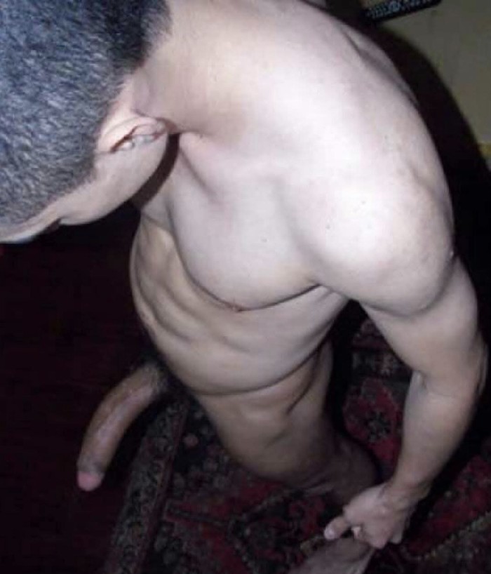 Cara de niño con miembro de hombre