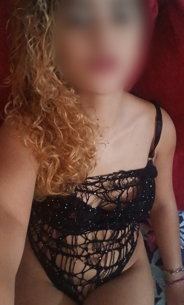 EN VERA PUEBLO – ESPAÑOLA DE LUJO MUY MORBOSA