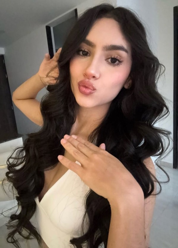 JOVENCITA RECIÉN LLEGADA PRIMERA VEZ EN OURENSE