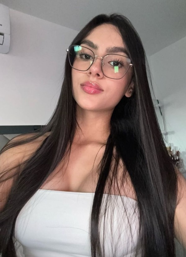 JOVENCITA RECIÉN LLEGADA PRIMERA VEZ EN OURENSE