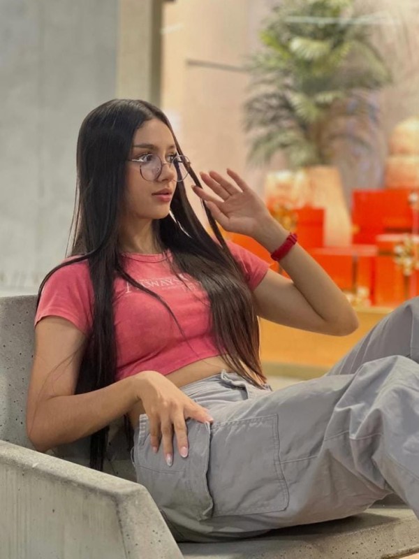 JOVENCITA RECIÉN LLEGADA PRIMERA VEZ EN OURENSE