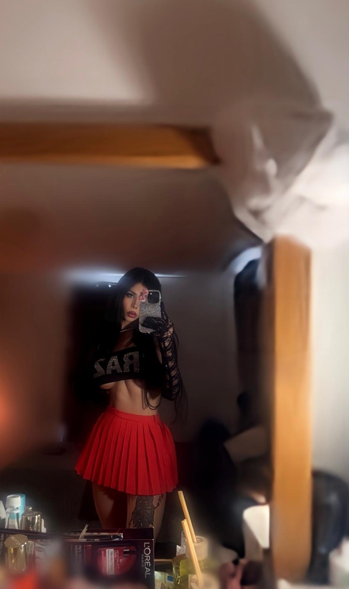 Anahí – Juventud y encanto en Sagrada Familia