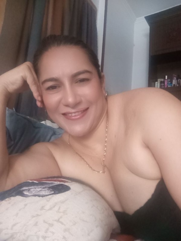 Latina todoterreno. Fiestera. Cachonda