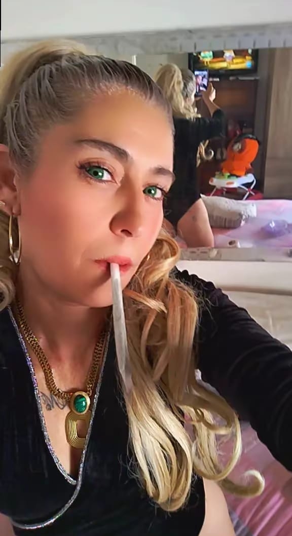 La reina de la fiesta muy cachonda implicada Hot