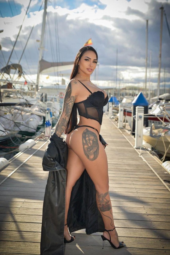 CHICA MUY SEXY CARIÑOSA EN BENIDORM CON GANAS