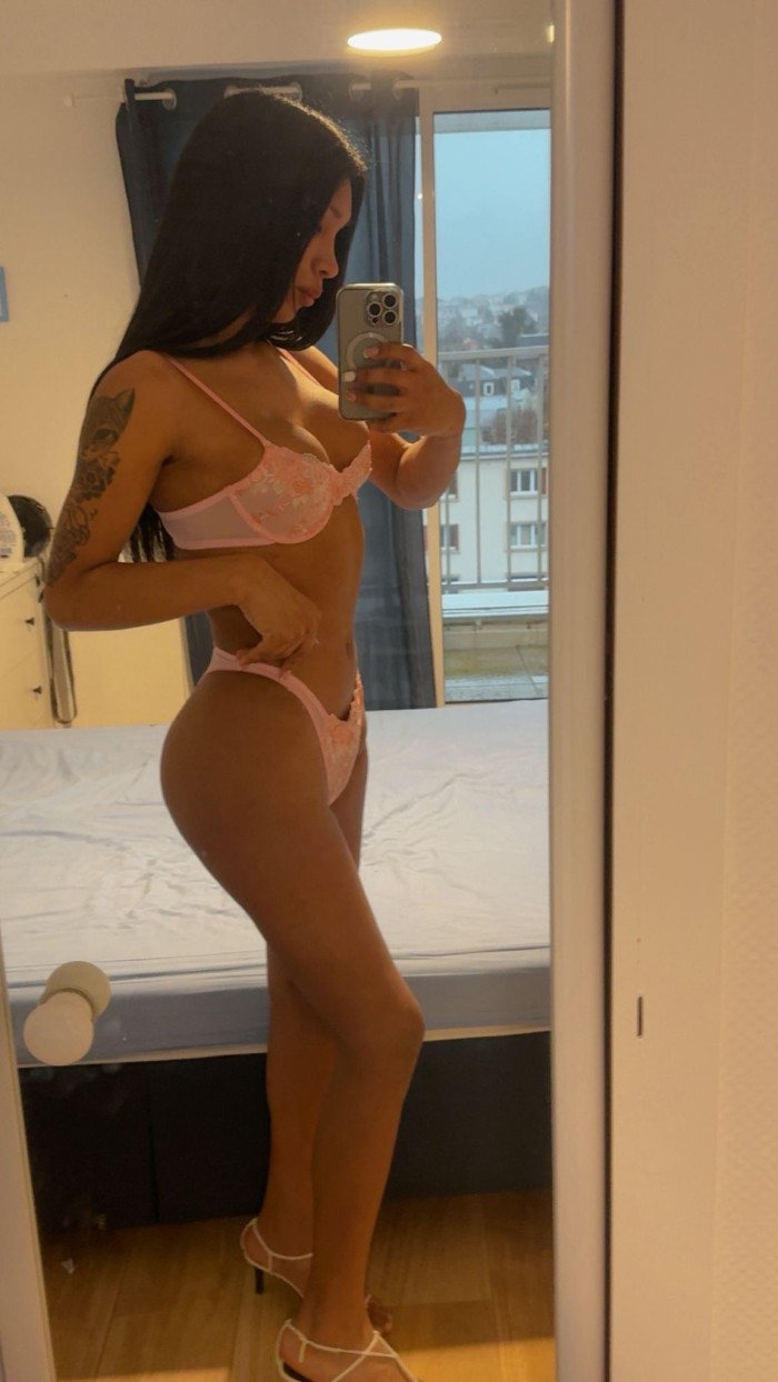 LINDA MORENA GUARRA Y FIESTERA RECIÉN LLEGADA