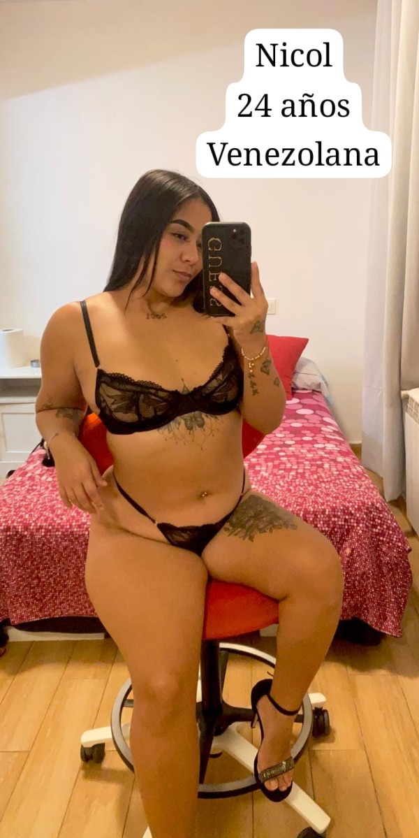 Espectacular latina fiestera y guarra 24 horas