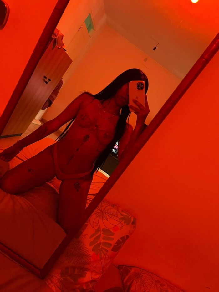 DELICIOSA JOVENCITA FIESTERA LUJURIOSA COMPLACIENT