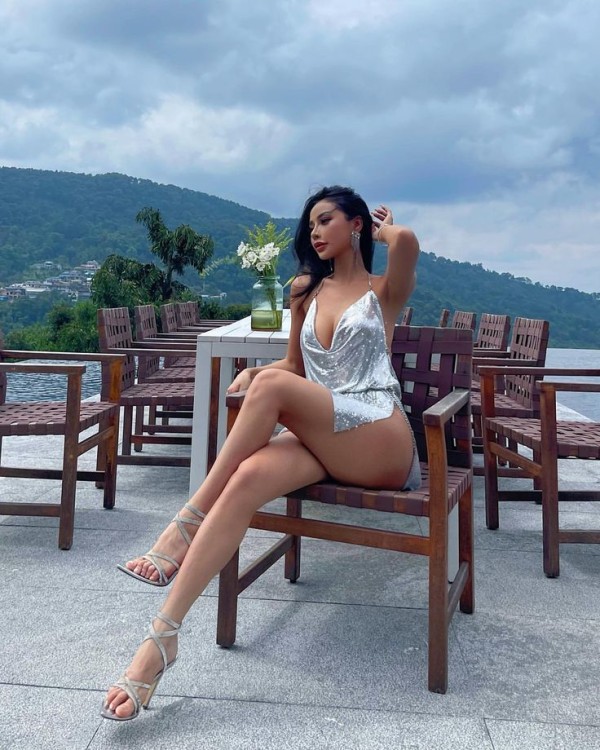 BI GIRLFRIENDEXPIRIENCE  24H PARTYGIRL