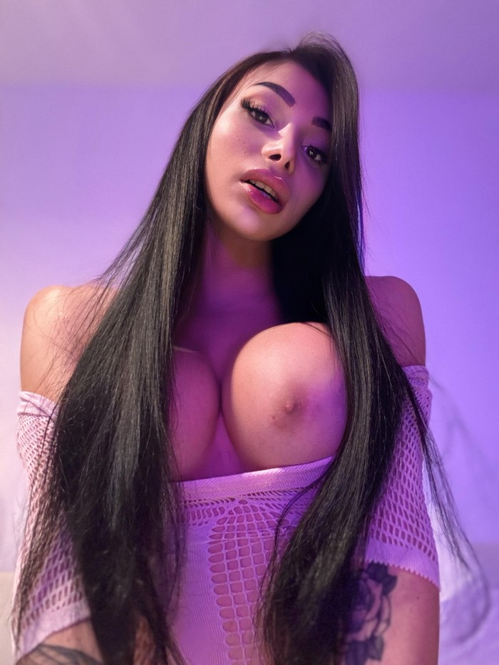 Española Kim Kardashian cuerpo con curvas 20 cm