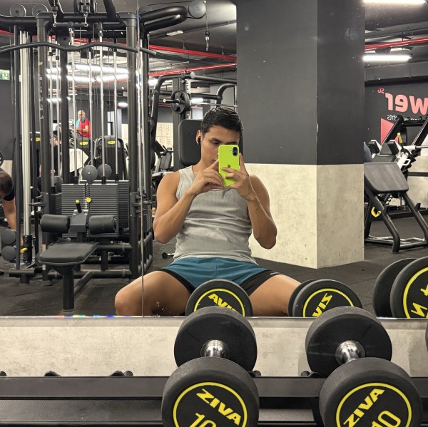 Latino XL POLLÓN DOMINANTE MUY LECHERO DISPONIBLE SOLO