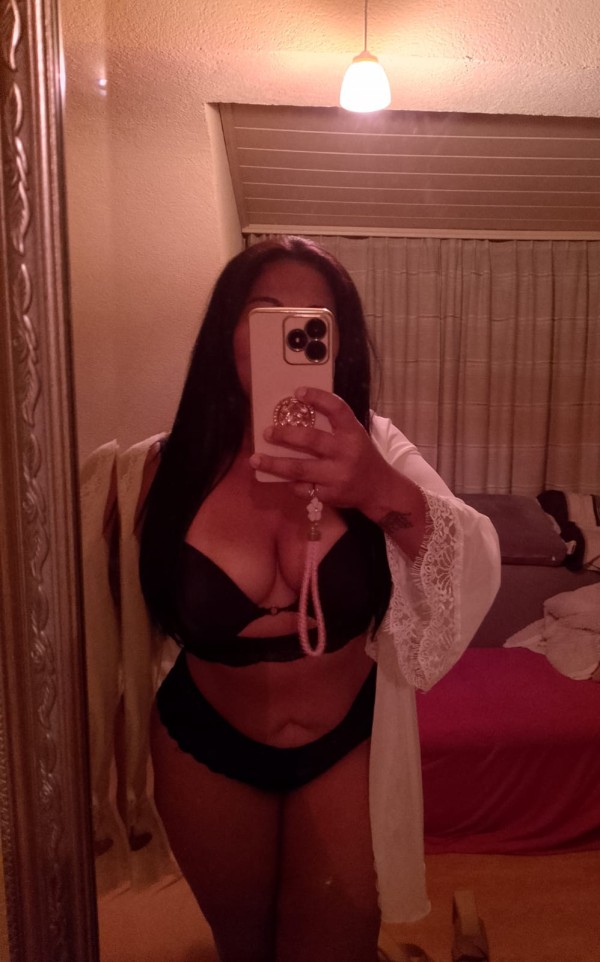 BRENDA CHICA CALIENTE