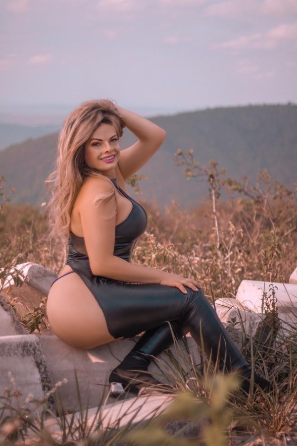 RUBIA TRANS NUEVA EN LA CIUDAD!