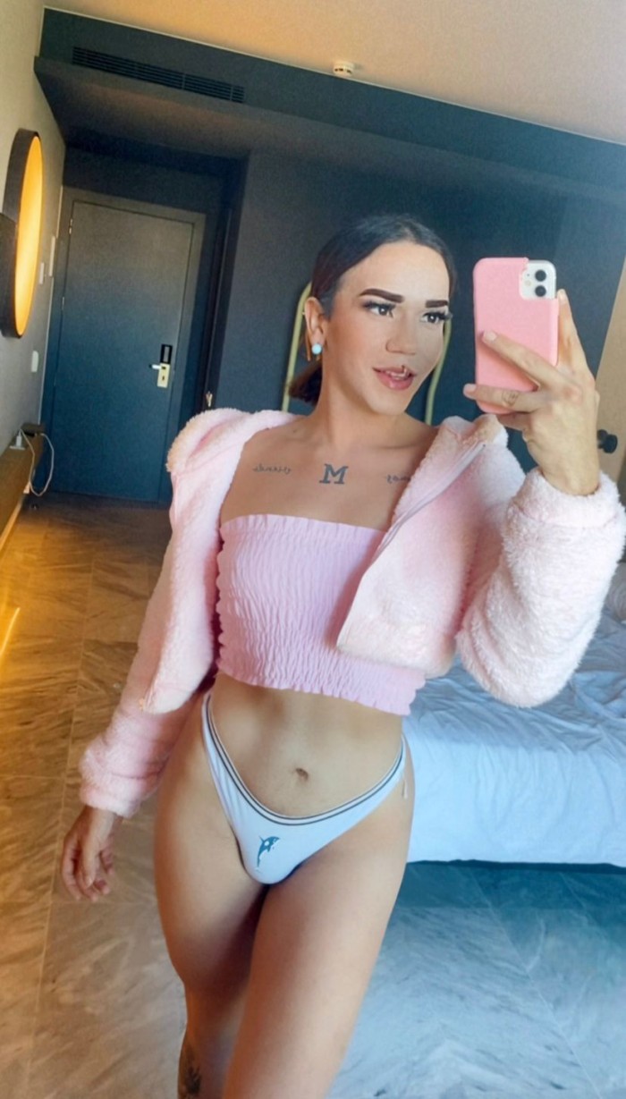 Nenita española fiestera y cañera
