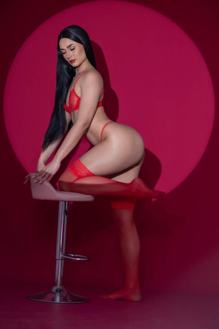 Milkmaid with a surprise of 20cm