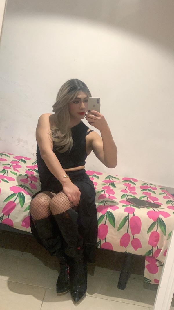 BELLA TRANS RUBIA Y SENSUAL FIESTERA FOTOS REALES