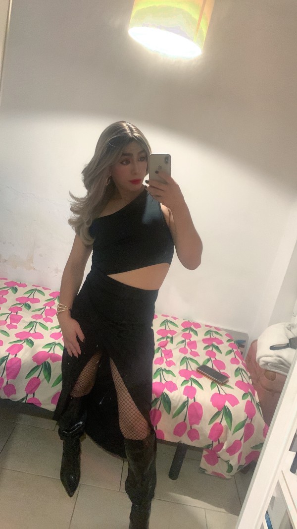 BELLA TRANS RUBIA Y SENSUAL FIESTERA FOTOS REALES