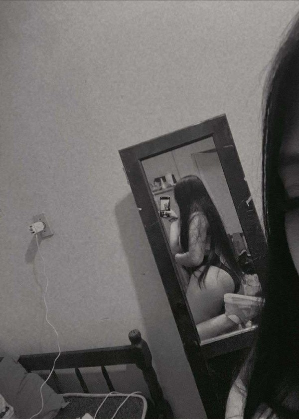 Belleza , nalgona solo para caballeros maduros