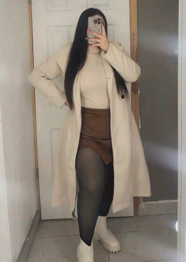 Belleza , nalgona solo para caballeros maduros