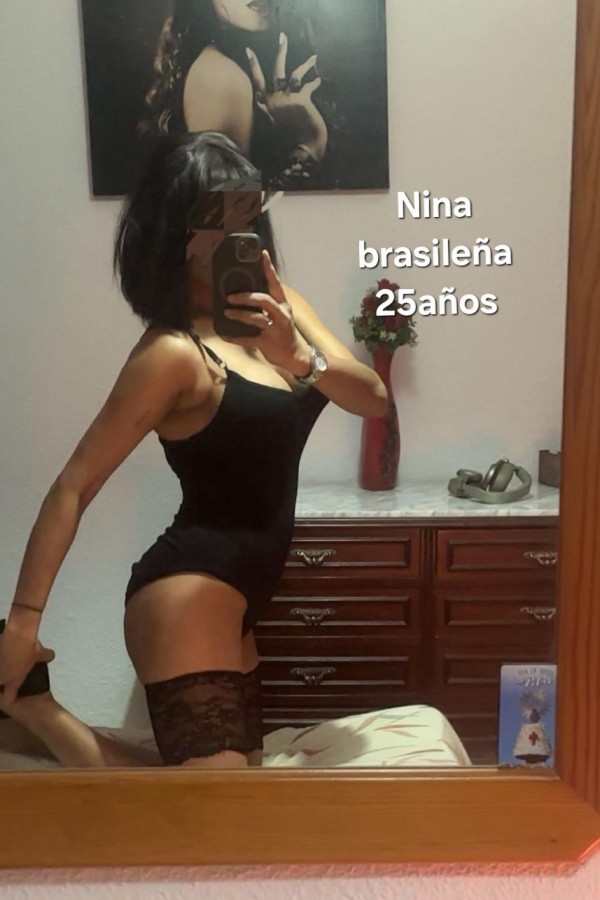 Brasileña Nina delgadita, pechos firmes,guapisima elegante
