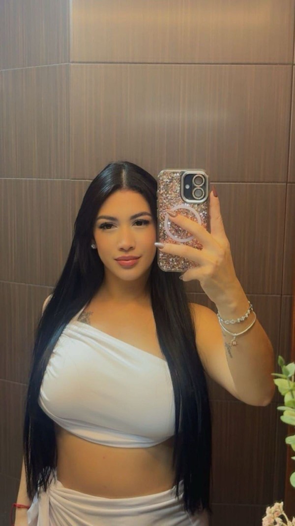 Mia novedad 23 años sin prisas belleza