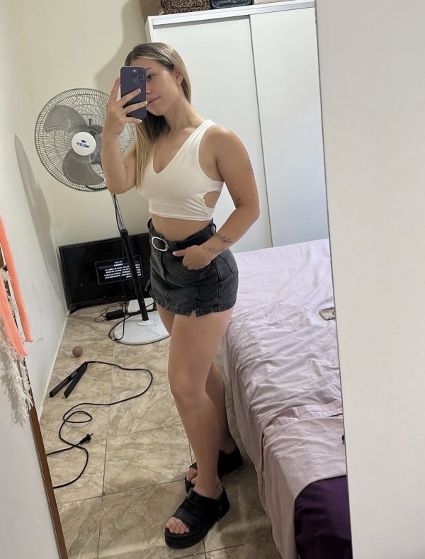 JOVENCITA 20 AÑITOS . LLAMAME Y FOLLAMOS