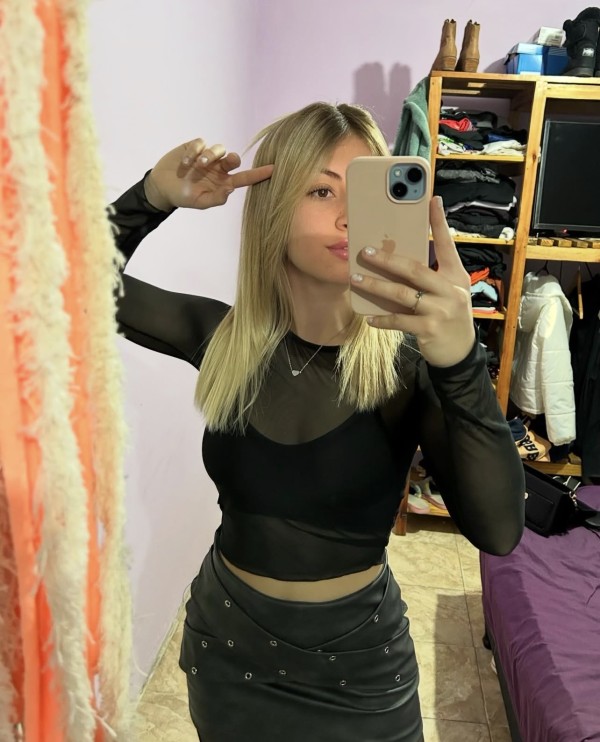 JOVENCITA 20 AÑITOS . LLAMAME Y FOLLAMOS